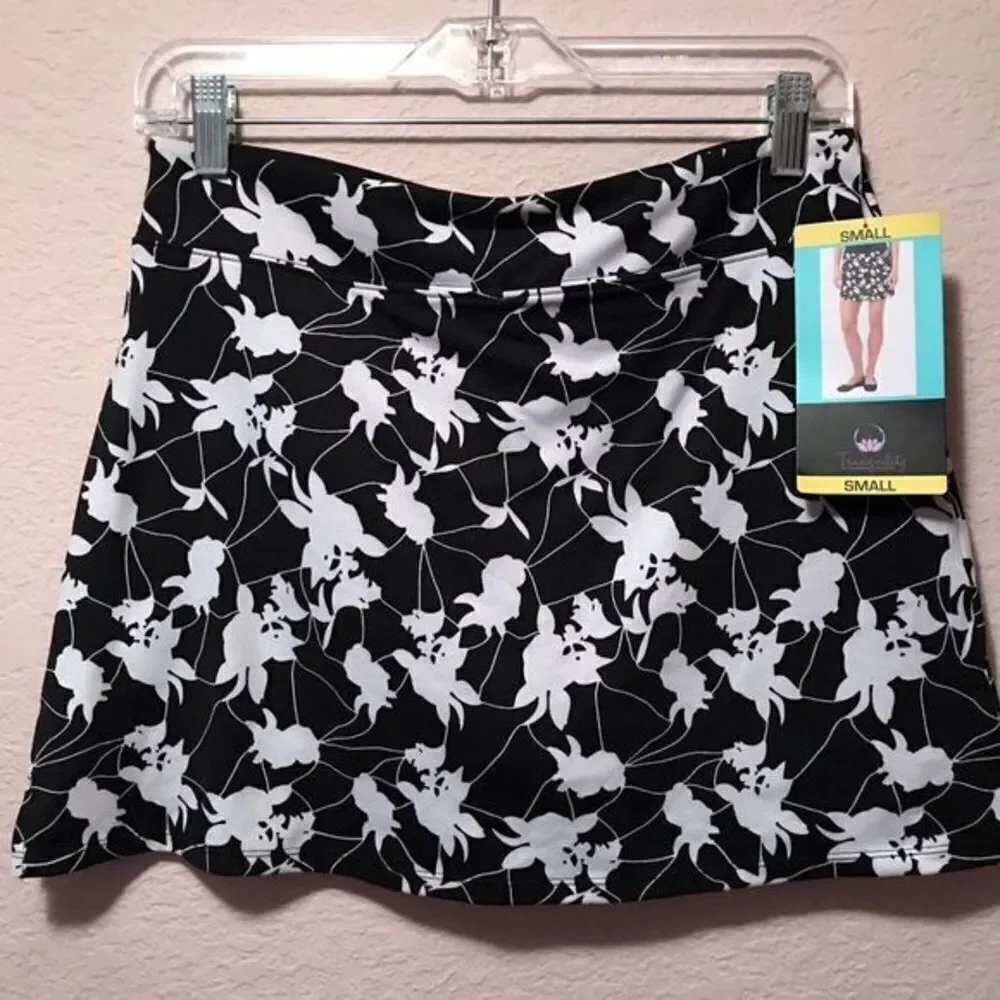 NWT. SKORT TRANQUILITY. Ultimate comfort and fit.​